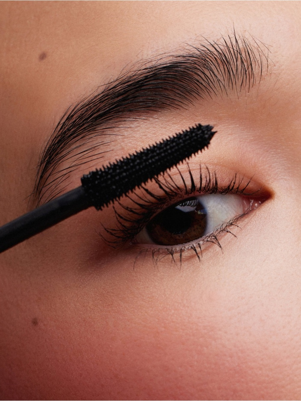 r.e.m. beauty Lengthening Mascara in “Midnight Black - Picture 3 of 5
